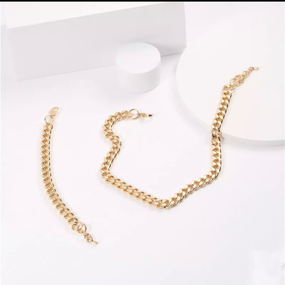 Anti-Allergy & Tarnish-Free bracelet Gold Plated Stainless Steel Statement